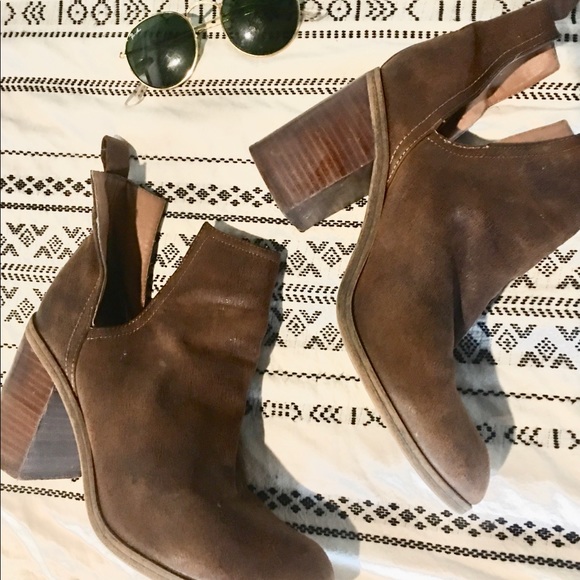 Steve Madden Shoes - Steve Madden cognac vegan leather booties